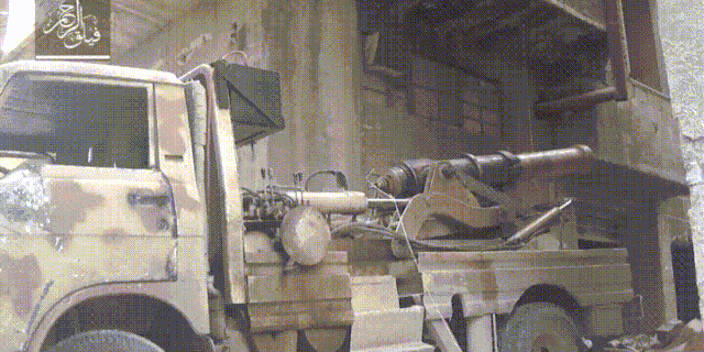 Quân nổi dậy Syria xài cả súng thần công thời thế kỷ 19